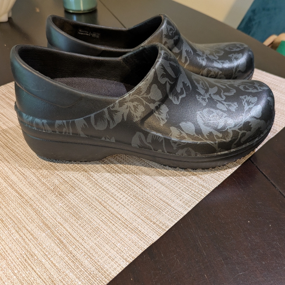 Crocs Floral Black Women's Clogs